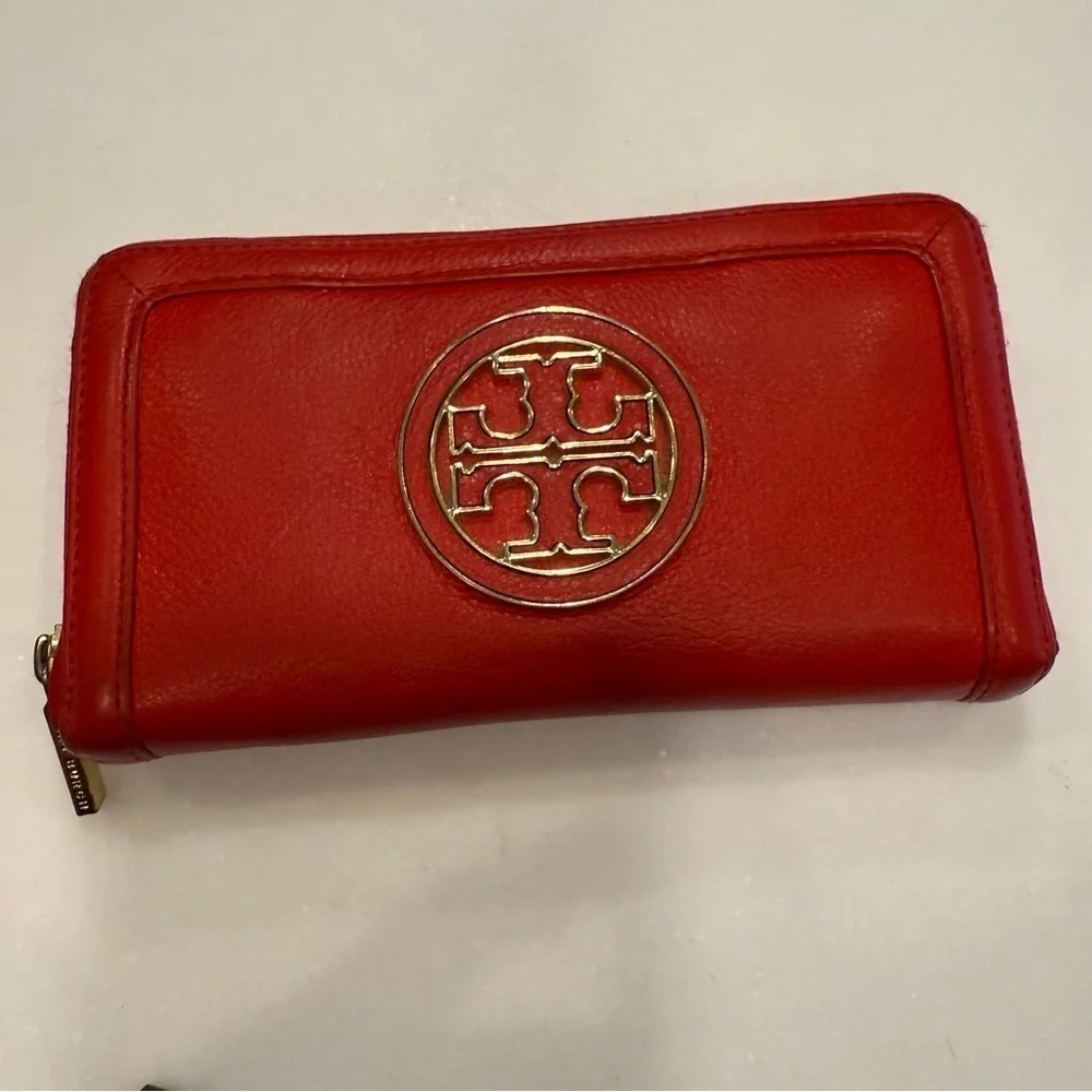 Tory Burch Women’s Amanda Zip Around Long Wallet Red Leather Gold Logo